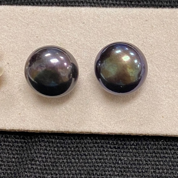 Jewelry - 14K solid  black freshwater pearl earrings